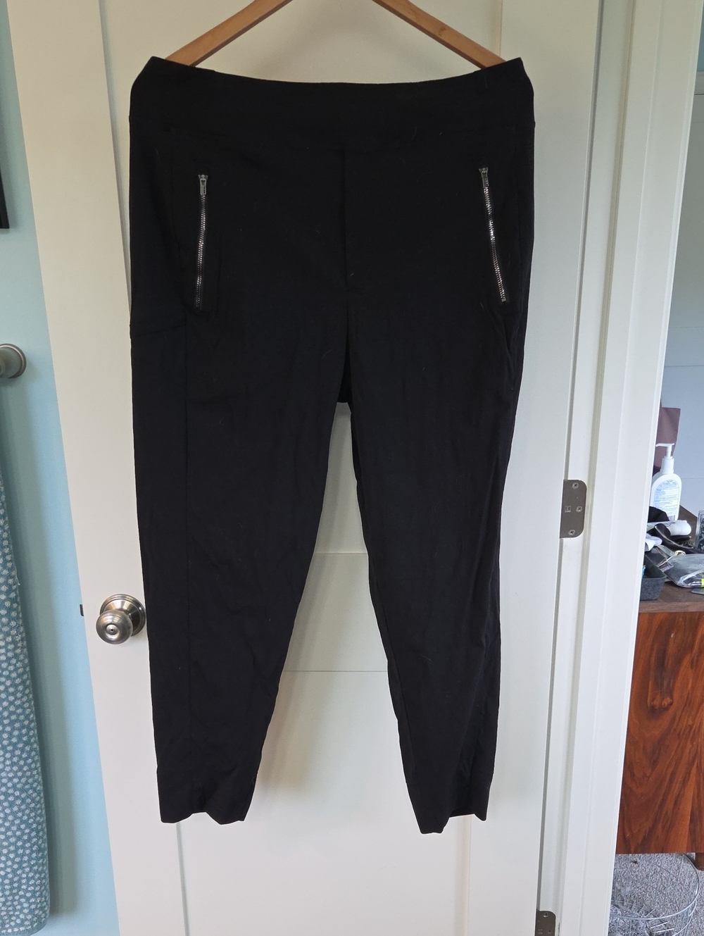 Athleta Black Ankle Crop Pants with Zip Pockets